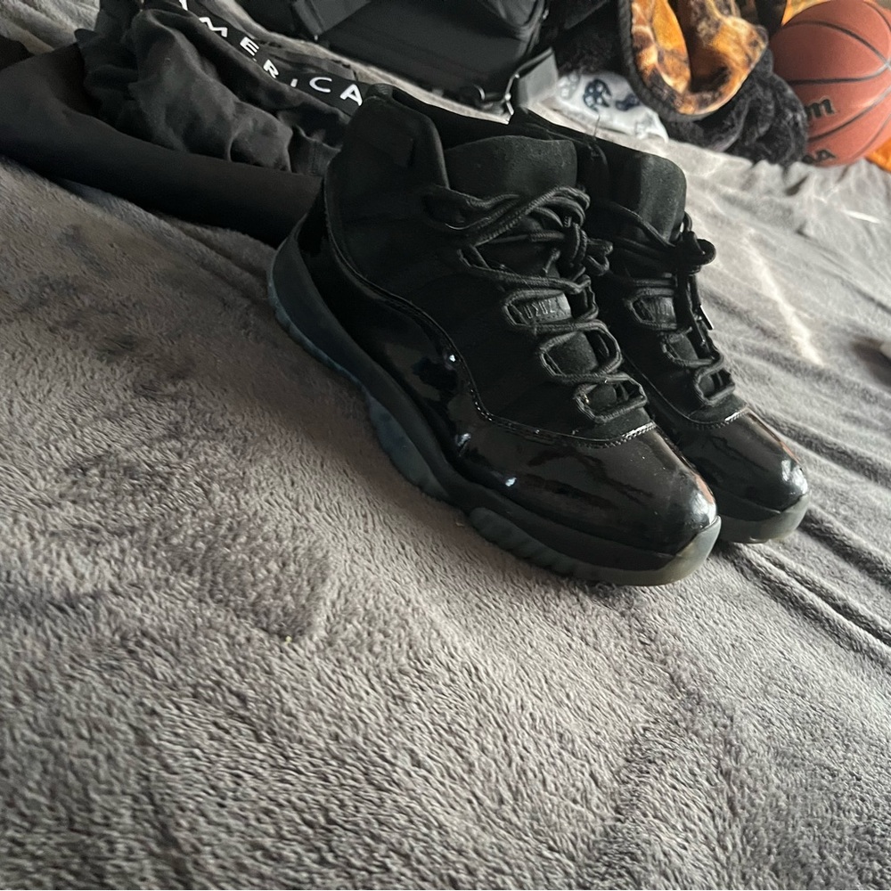 They are Jordan 11s
